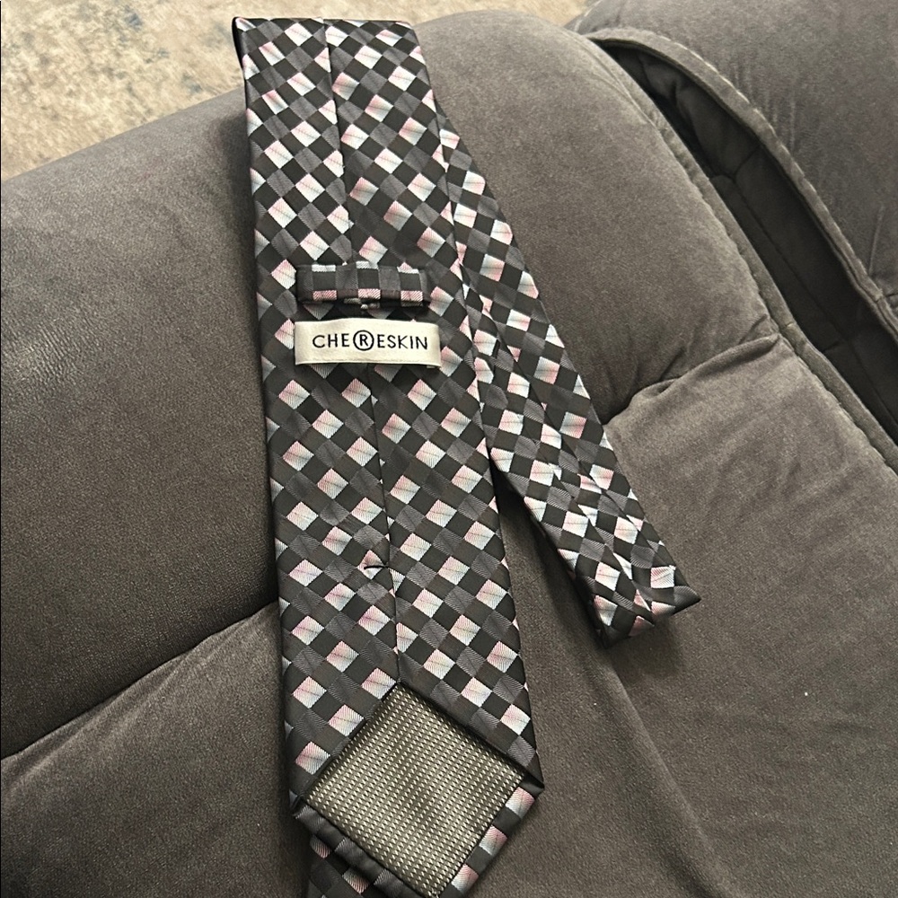 CHERESKIN Geometrictie black & pink classic pattern.